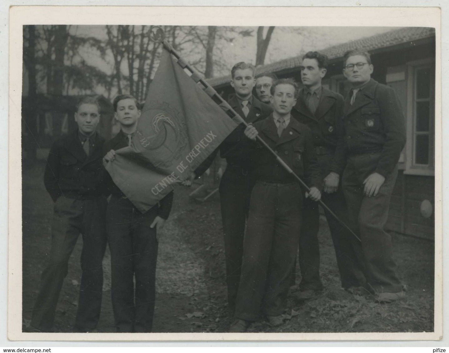 Les Compagnons De France Sous Vichy . Centre De Crépieux-la-Pape . Présentation Du Drapeau . Circa 1943 . - Anonymous Persons