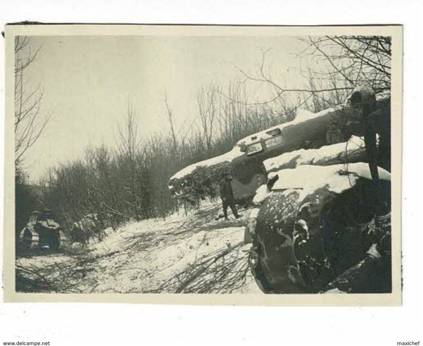 Lot 9 Photos 5 X 8 Cm - Epave Avion Bloch 210 En Cours évacuation Avec Chars Renault F17 Utilisés En Tracteur - 1940 - War, Military