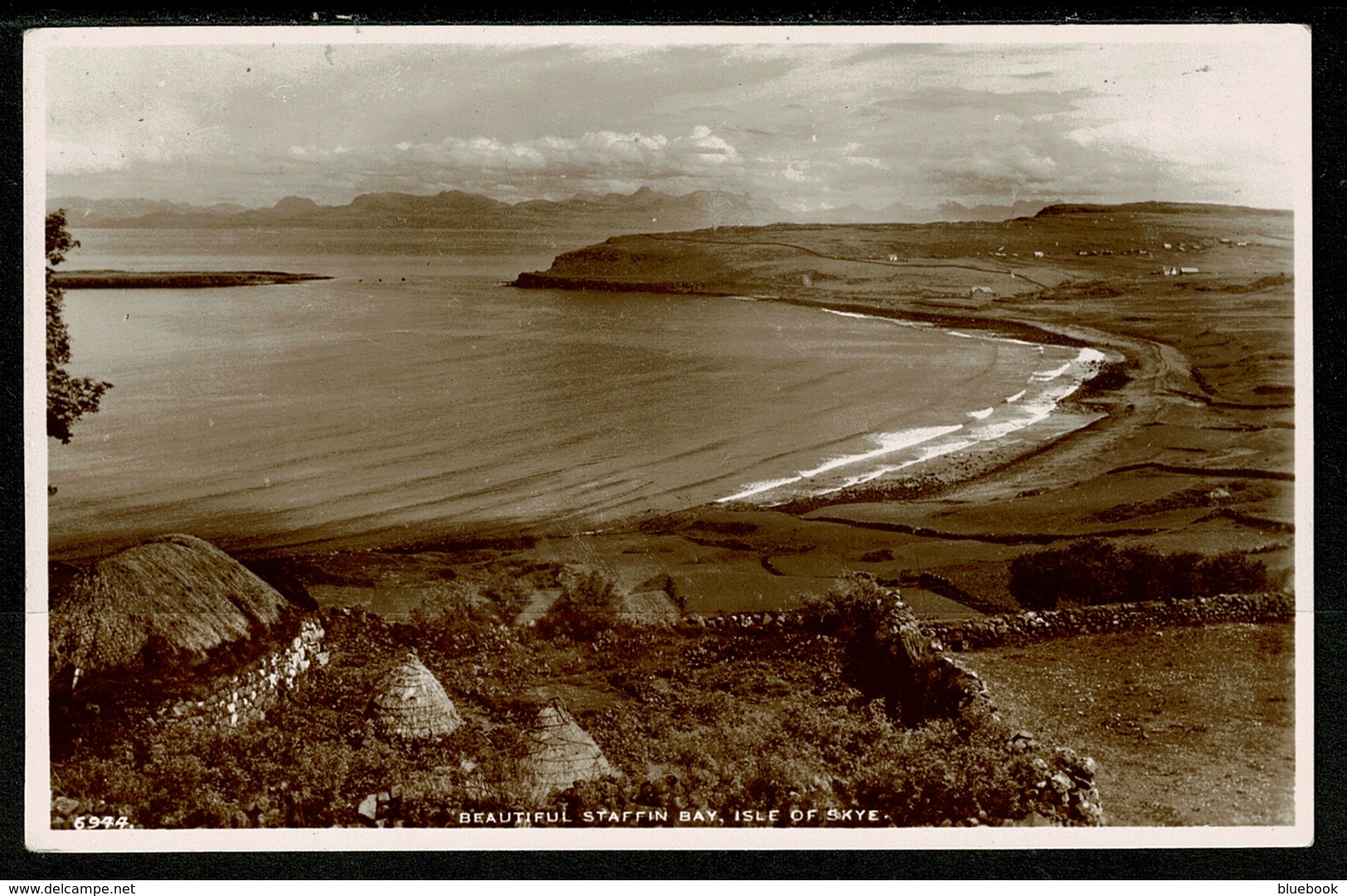 Ref 1322 - Real Photo Postcard - Crofters Cottage Staffin Bay - Isle Of Skye Scotland - Inverness-shire