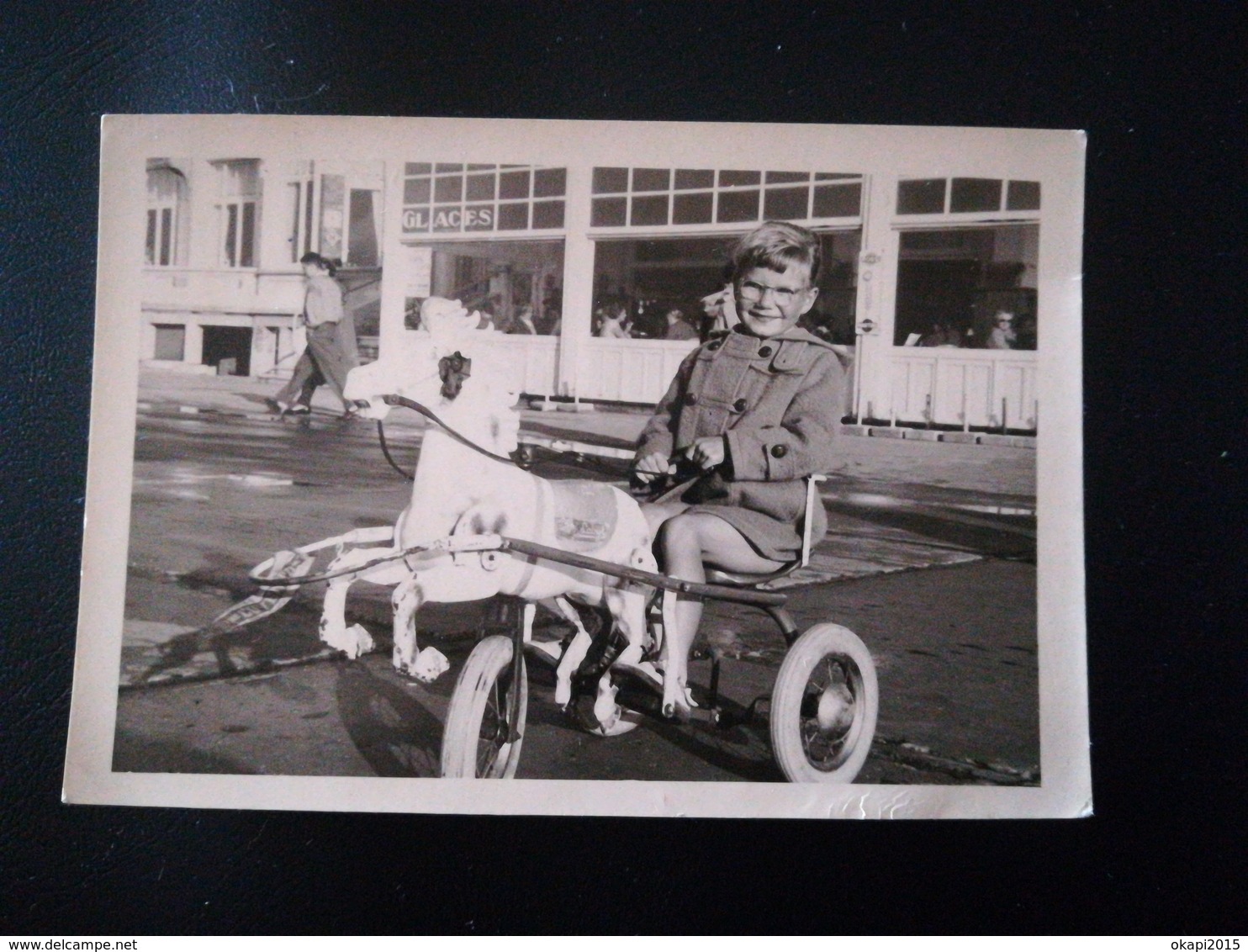 PLAGE MER MAILLOTS EUROPE BELGIQUE COXYDE  OSTENDE FEMME HOMME CYCLE 8 PHOTOS ET 2 CARTE POSTALE ANNÉES 1950 - Personnes Anonymes