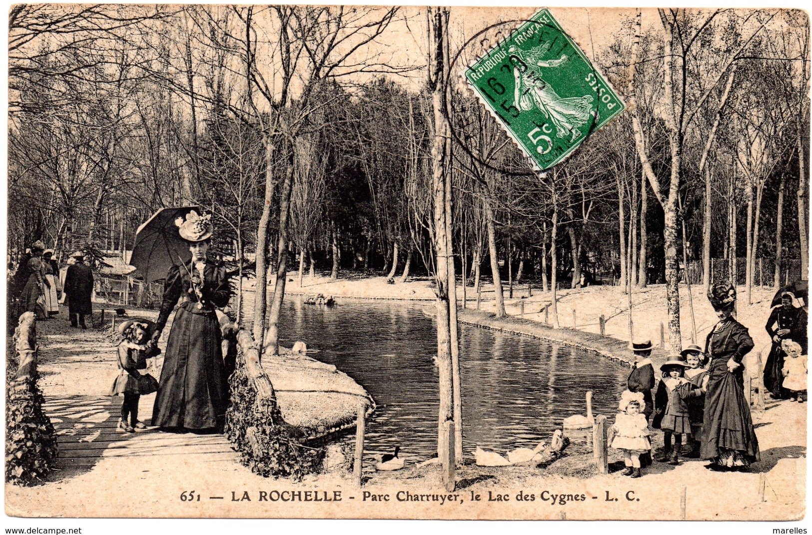 CPA La Rochelle 17. Parc Charruyer, Le Lac Des Cygnes. Animée. 1903 - La Rochelle