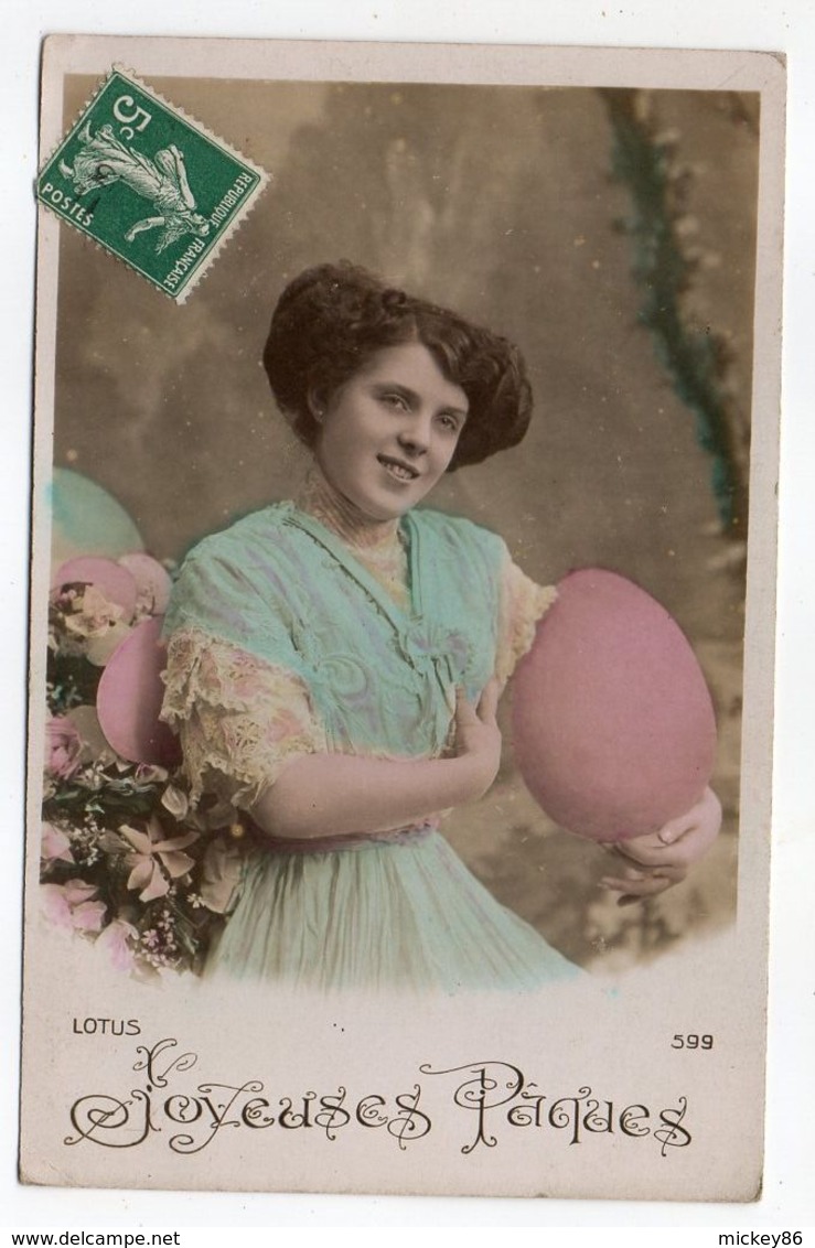 Joyeuses Pâques --Femme Avec Jolie Robe Dentelles Et Oeuf  - - Pâques