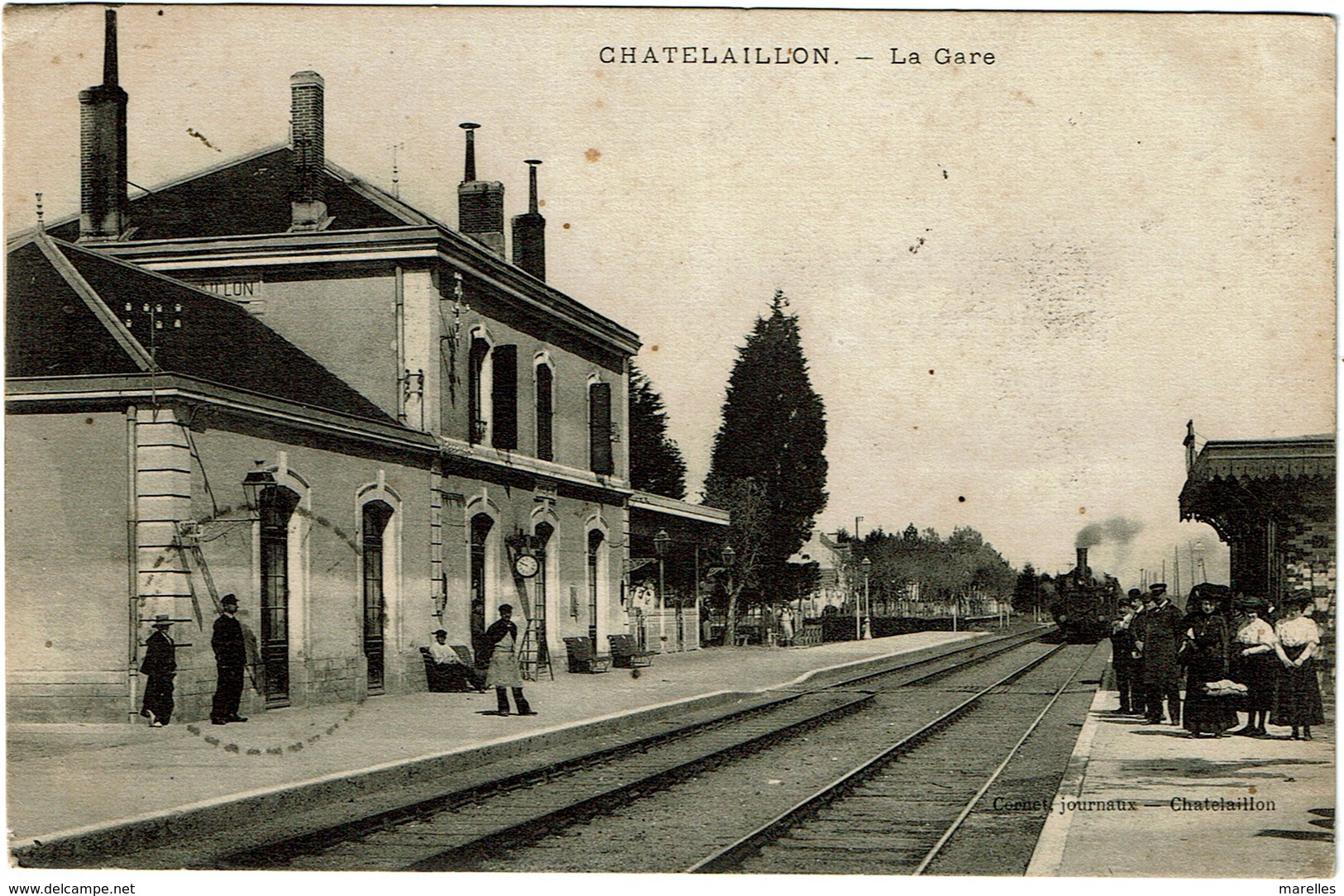 CPA Châtelaillon 17. La Gare. Animée. - Châtelaillon-Plage