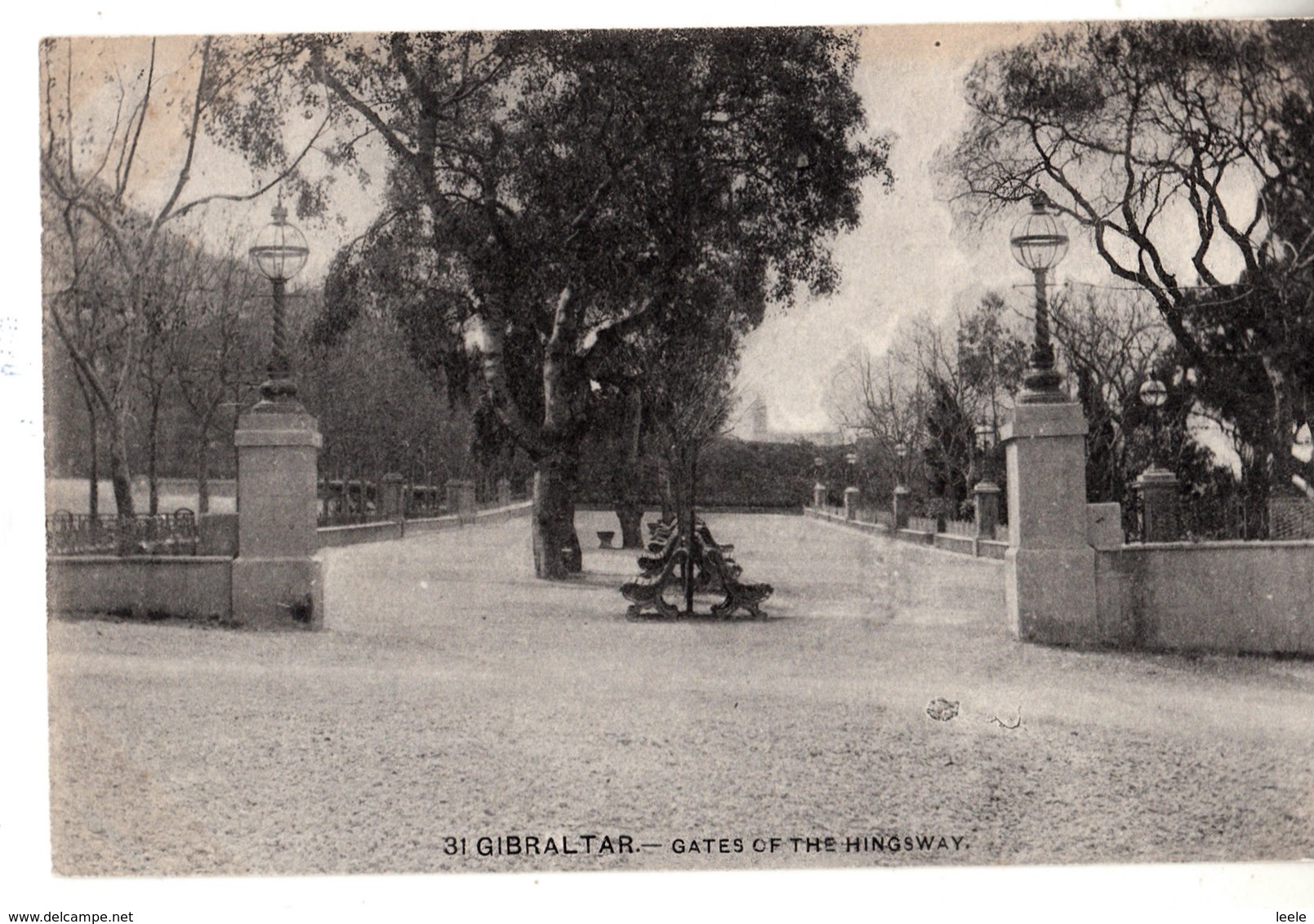 N41. Vintage Postcard. Gates Of The Kingsway. Gibraltar. (Misspelt) - Gibraltar