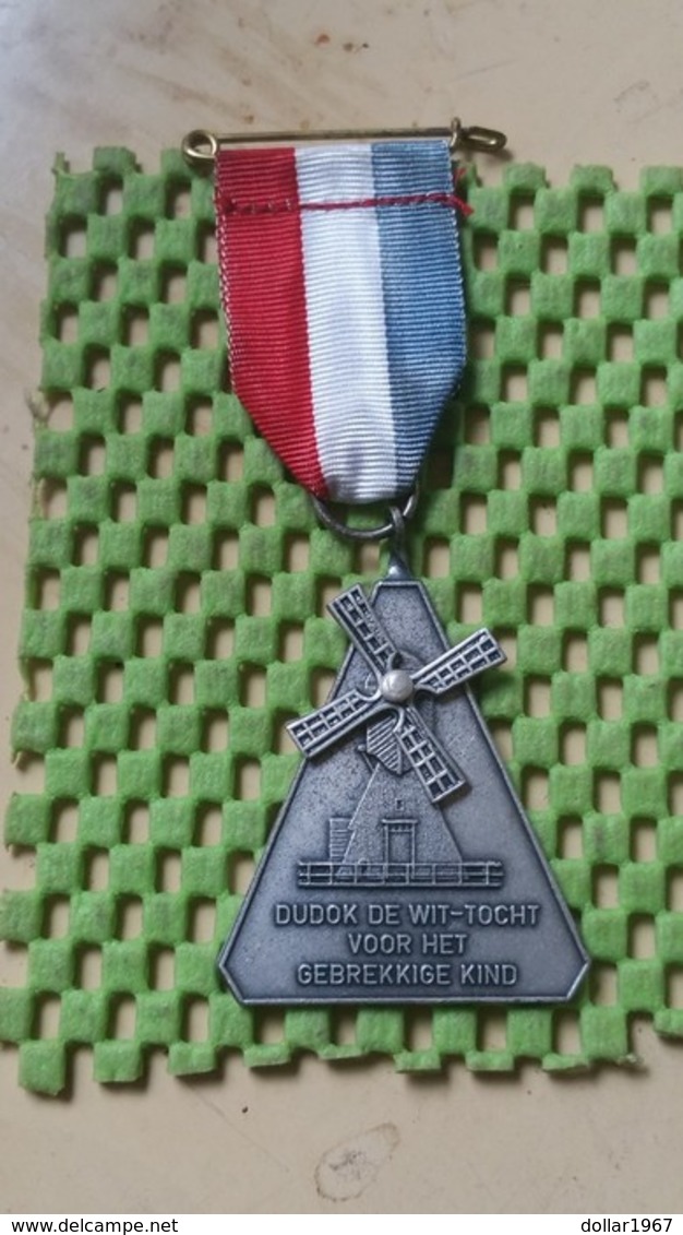 Medaille :Netherlands  - Dudok De Wit Tocht Voor Het Gebrekkige Kind - Walking Association - Andere & Zonder Classificatie