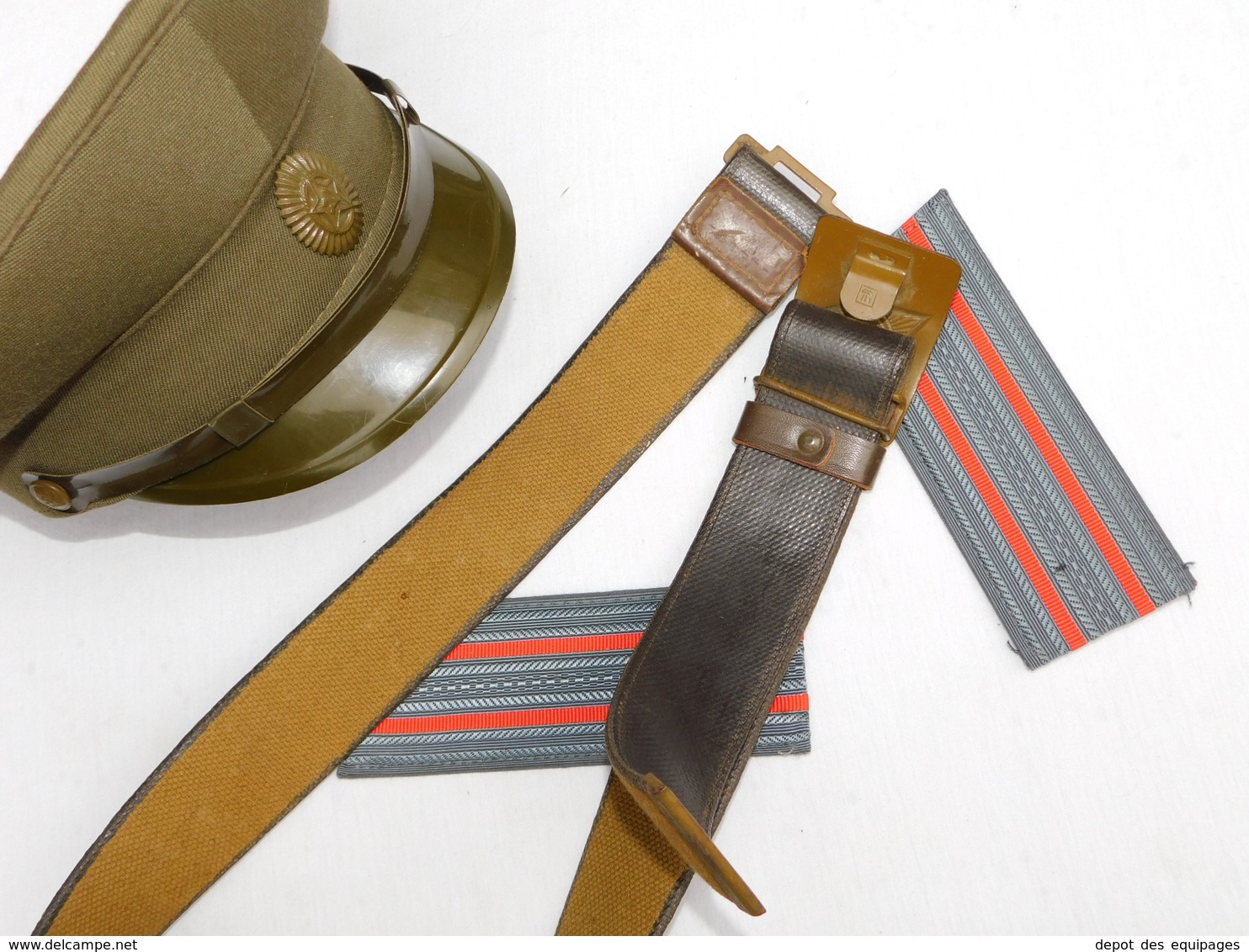 U.R.S.S. RUSSIE SOVIETIQUE  : CASQUETTE + CEINTURON + EPAULETTES - TENUE De CAMPAGNE OFFICIER - Casques & Coiffures