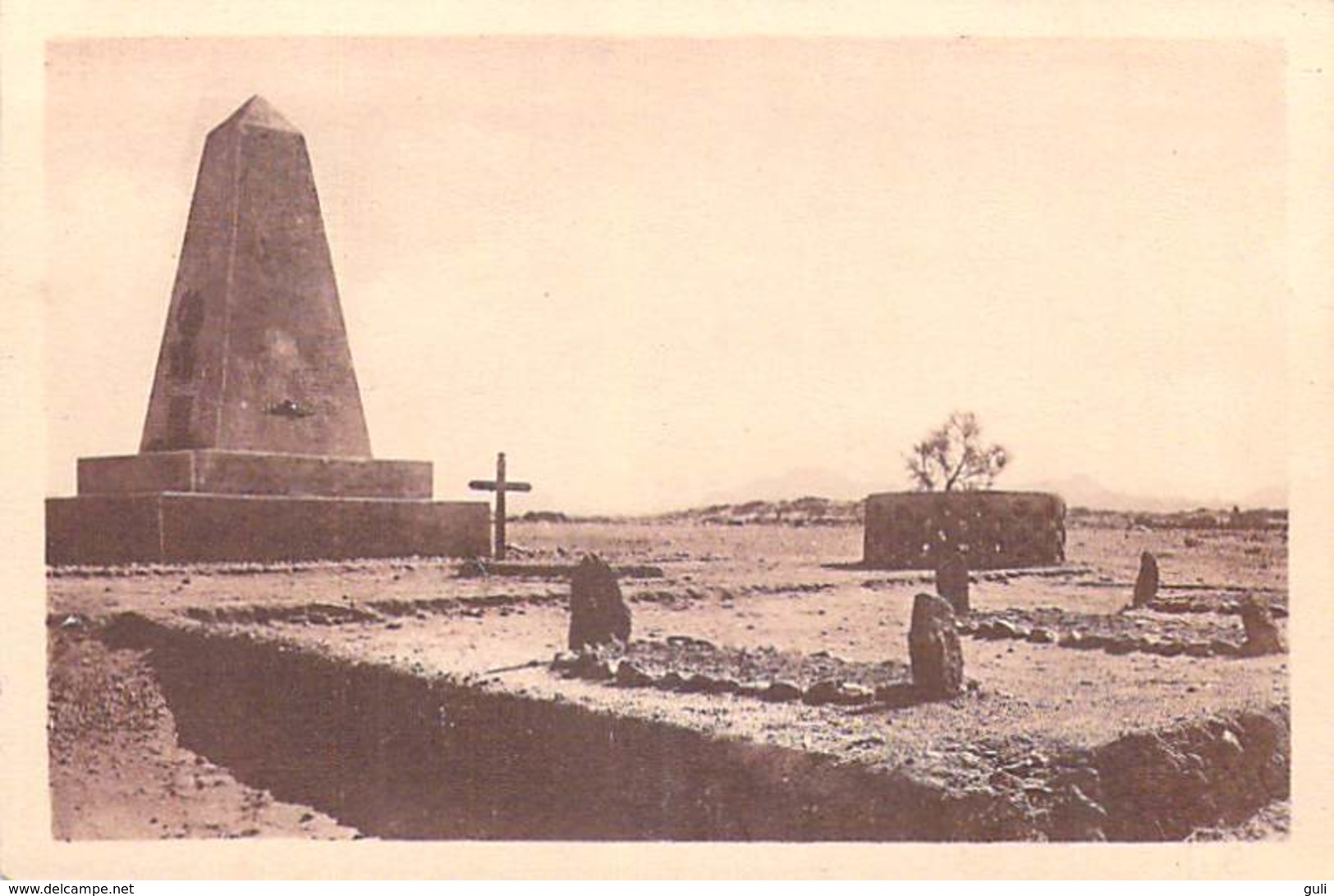Afrique-Algérie- TAMANRASSET Monument Laperrine Tombe Du Père De Foucauld  Tombes Des Soldats Tués ...*PRIX FIXE - Other & Unclassified