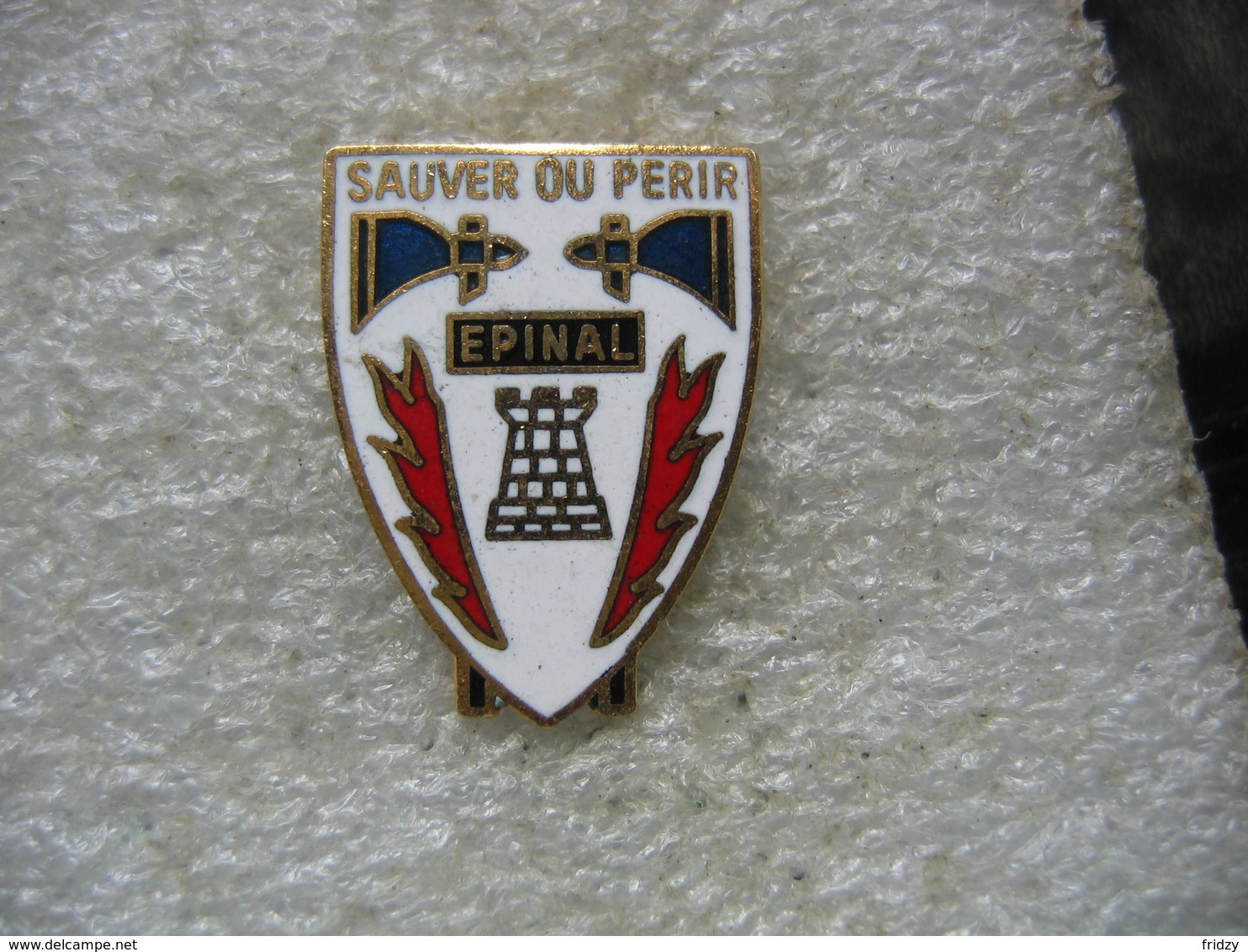 Pin's Des Sapeurs Pompiers D'EPINAL (Dépt 88), Sauver Ou Perir - Pompiers