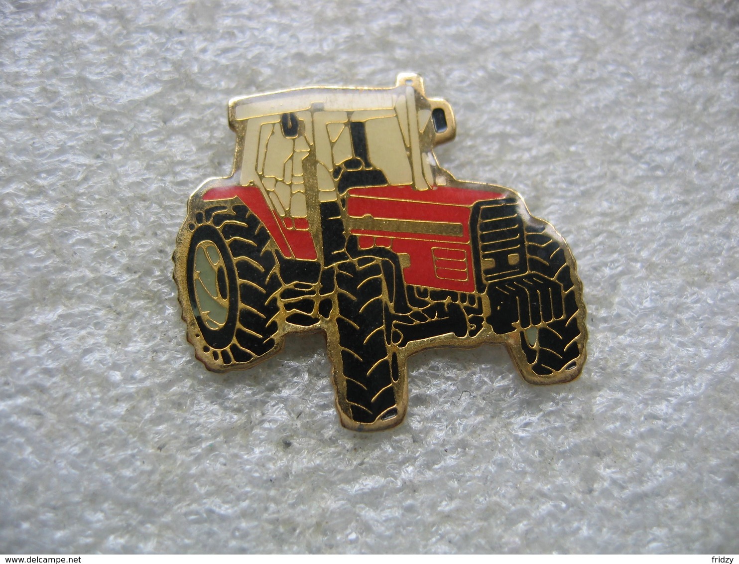 Pin's Tracteur Agricole Massey Ferguson 3000 - Transportation