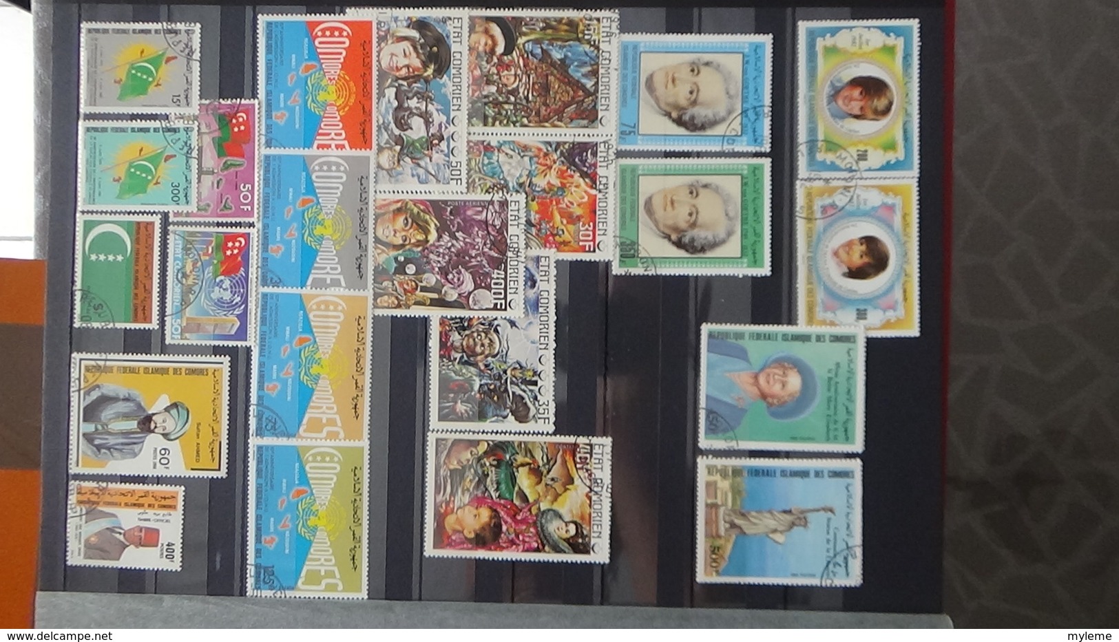 Petite collection des COMORES ** (1ère page uniquement) puis blocs et timbres oblitérés. A saisir !!!