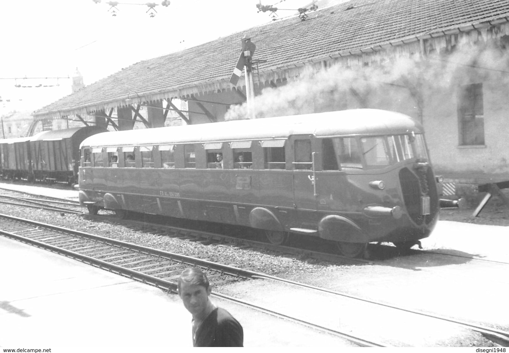 08527 "AUTOMOTRICE ALn 556.1285 - FOTO P. PICCHETTI - 06 AGOSTO 1967" ANIMATA. TRENO. FOTO. ORIG. - Treni