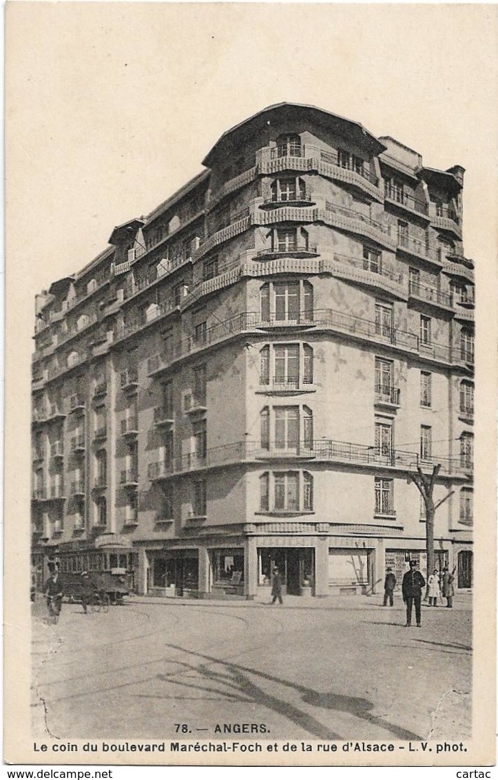 D49 - ANGERS - LE COIN DU BOULEVARD MARECHAL FOCH ET DE LA RUE D'ALSACE -Tramway - Cyclistes - Pharmacie - Angers