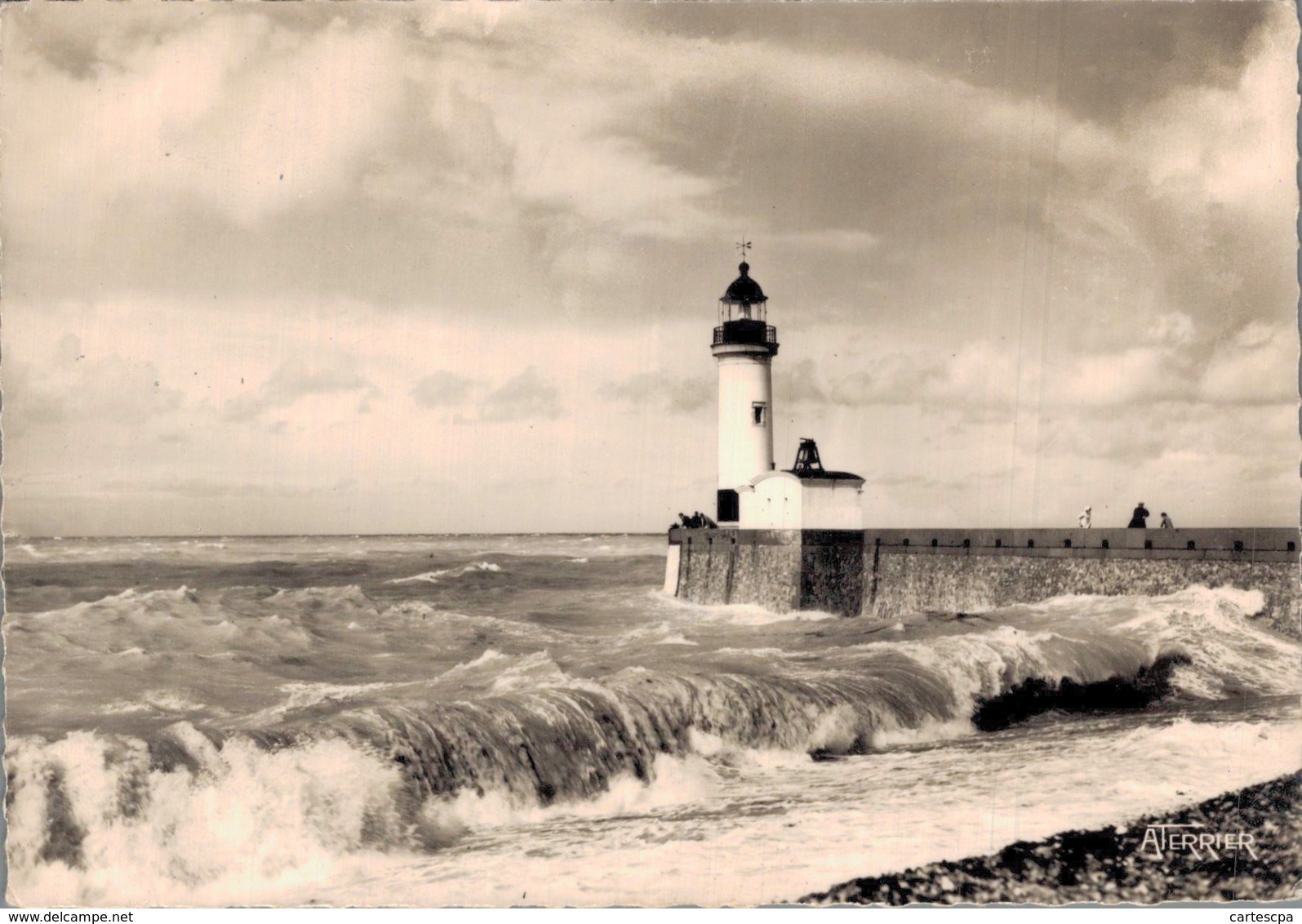 Le Treport Le Phare Par Gros Temps    CPM Ou CPSM - Le Treport