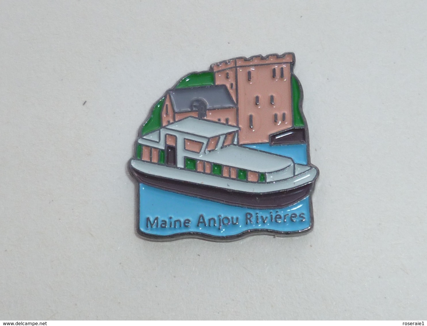 Pin's PENICHE MAINE ANJOU RIVIERE - Bateaux