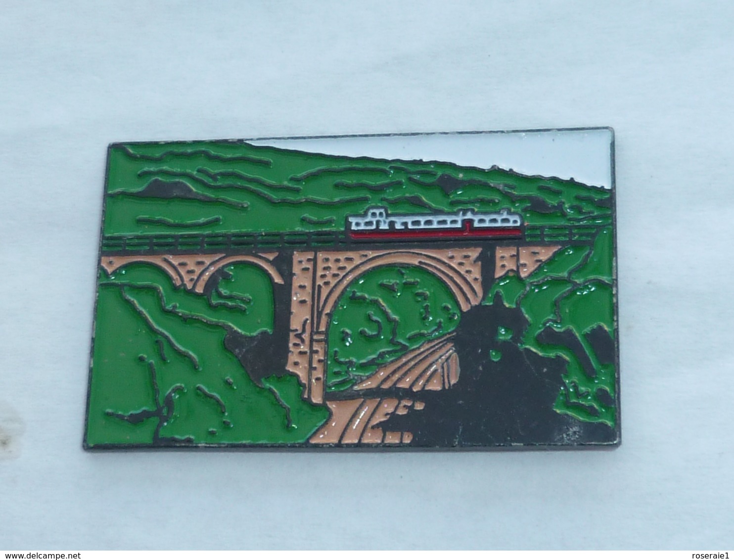 Pin's VIADUC FERROVIAIRE - TGV