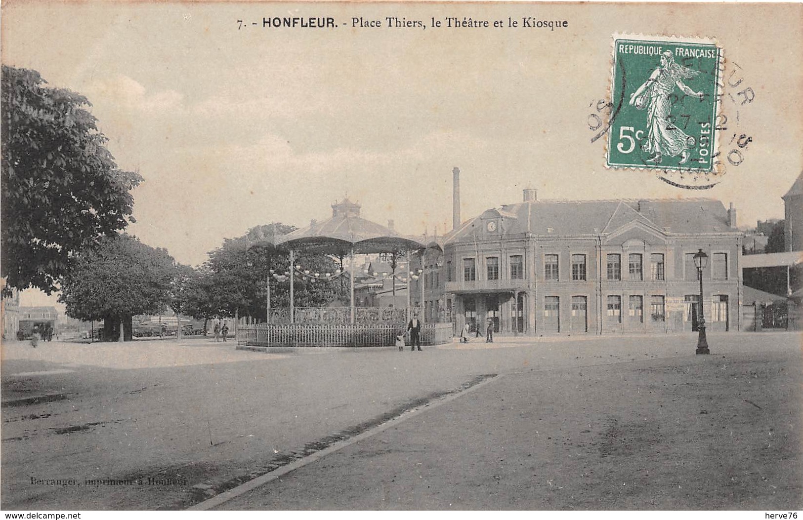 HONFLEUR - Place Thiers, Le Théâtre Et Le Kiosque - Honfleur