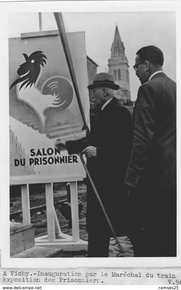 Photo Originale. Vichy Inauguration Par Le Marechal Petain Du Train Exposition Des Prisonniers . Photo De Presse18X13cm - Vichy