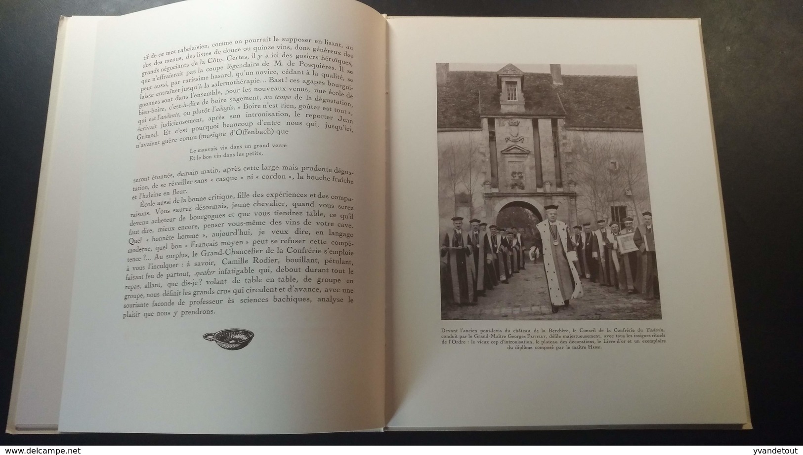 La Confrérie des Chevaliers du Tastevin. Historique - Scènes - Tableaux. Texte de Georges Rozet. Bourgogne. Vin 1937