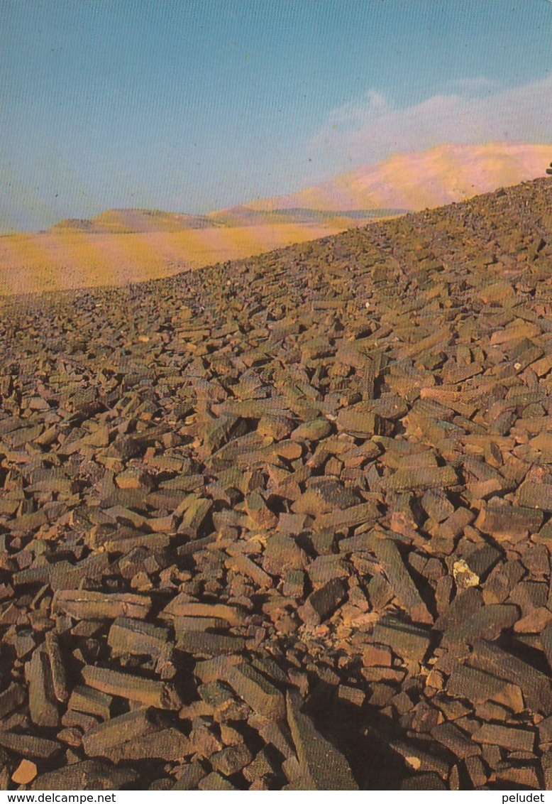 THE RAMON RESERVE - THE CARPENTER SHOP - POPULAR NAME FOR THE QUARTZ PRISMS - YEAR ? - Israel