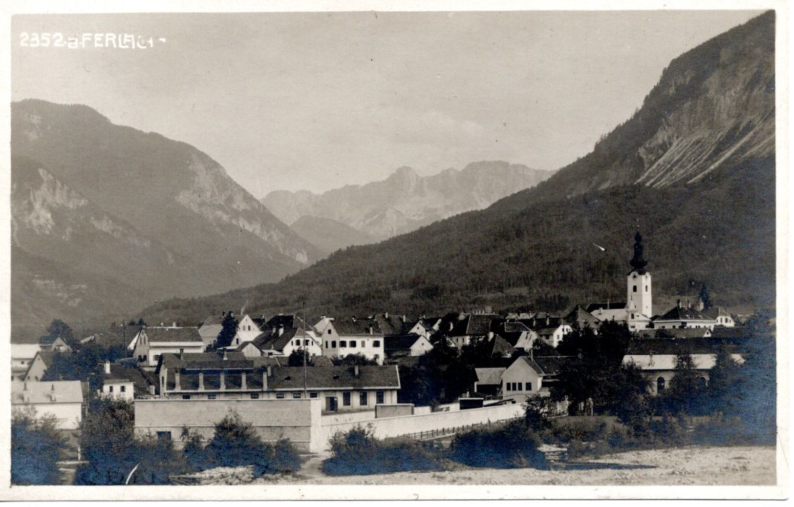 FERLACH - Südlichste Stadtgemeinde Österreichs, Ortspanorama Mit Kirche, Ed. Helff Graz 1922, 21.5.1923 - Ferlach