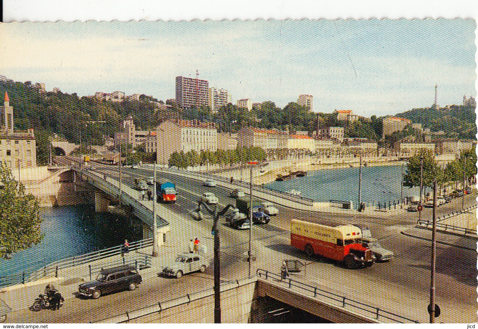 69-  Lyon Le Pont Clemenceau  Avec Ce  Motard En Train De Verbaliser - Autres & Non Classés