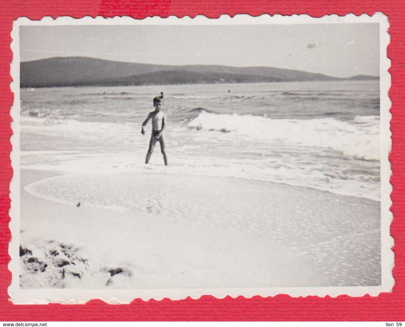 247690 / Primorsko 1961 - LITTLE NUDE Naked BOY Summer Beach , Vintage Original Photo  , Bulgaria Bulgarie - Personas Anónimos