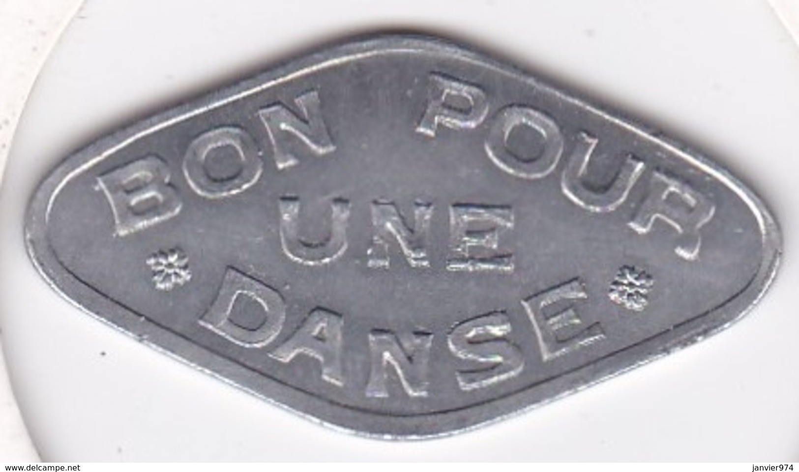 Jeton A La Boule Rouge. Léon Pouyet. 8 Rue De Lappe. Paris. Bon Pour Une Danse, En Aluminium - Monétaires / De Nécessité