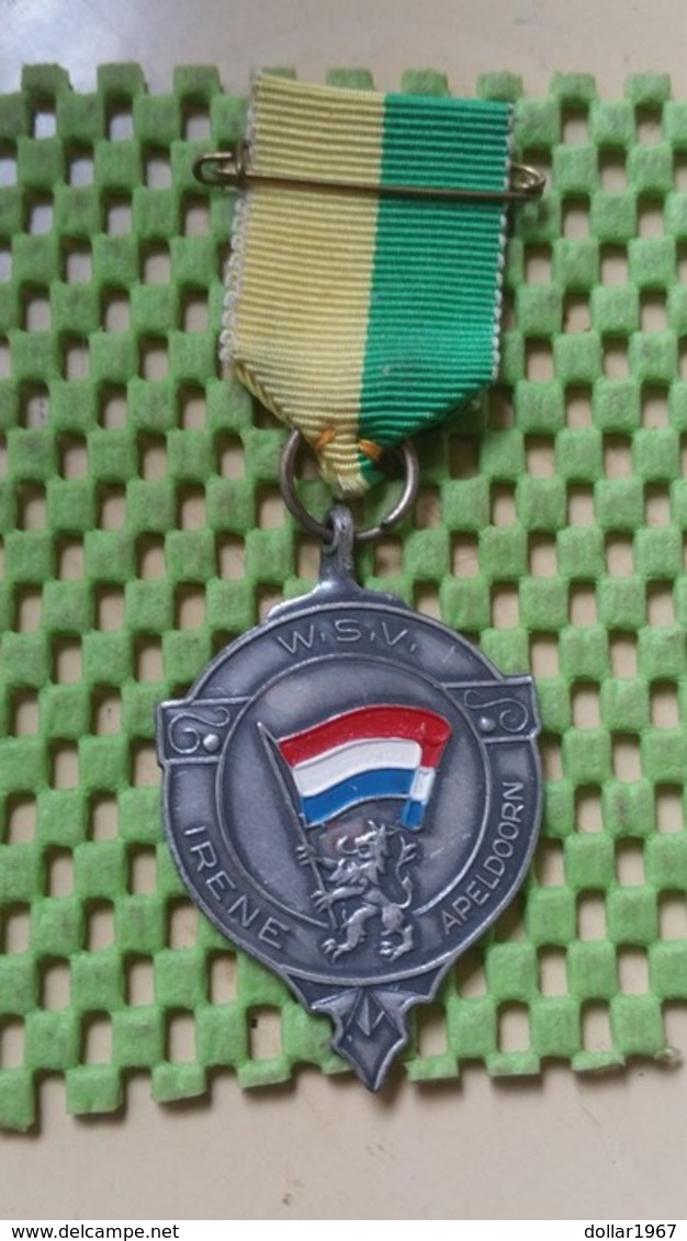 Medaille :Netherlands  -  W.S.A , Irene Apeldoorn - Holland. / Vintage Medal - Walking Association - Andere & Zonder Classificatie