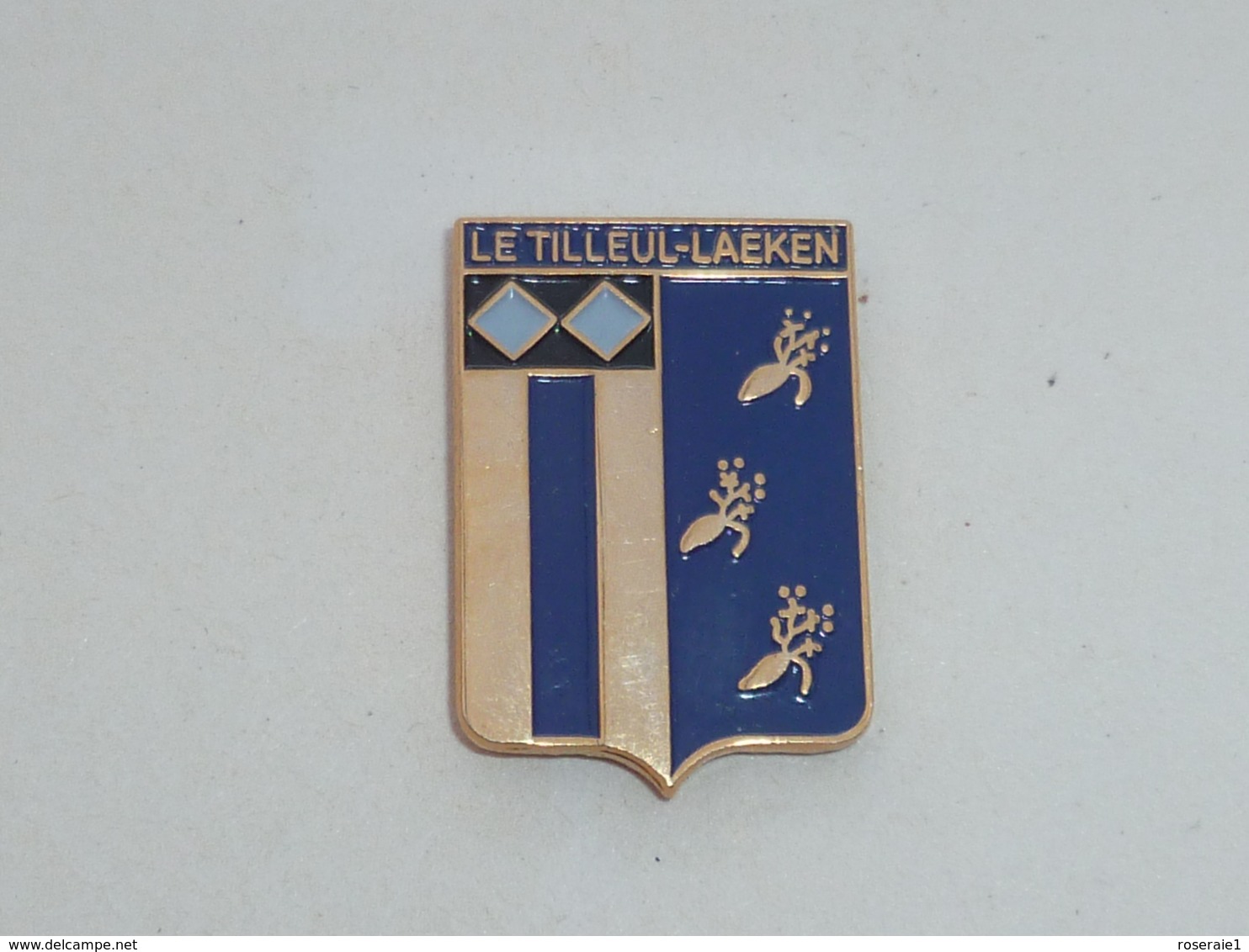 Pin's BLASON DU TILLEUL-LAEKEN - Ciudades