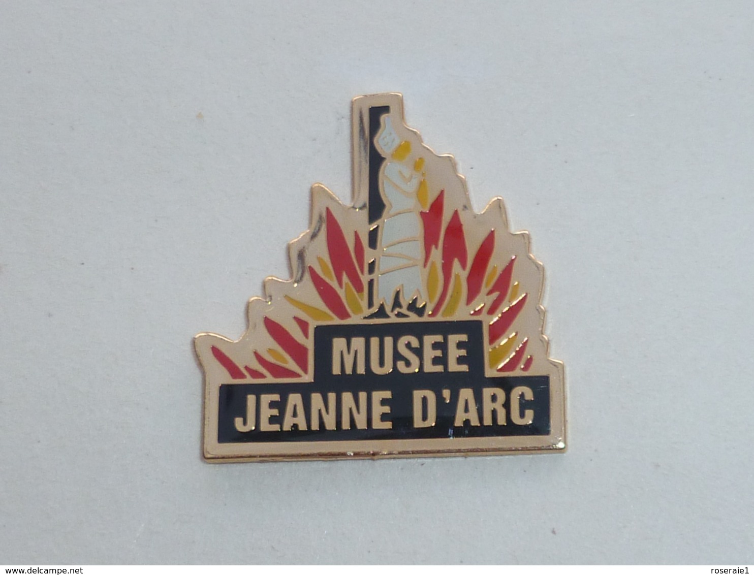 Pin's MUSEE JEANNE D ARC B - Autres & Non Classés