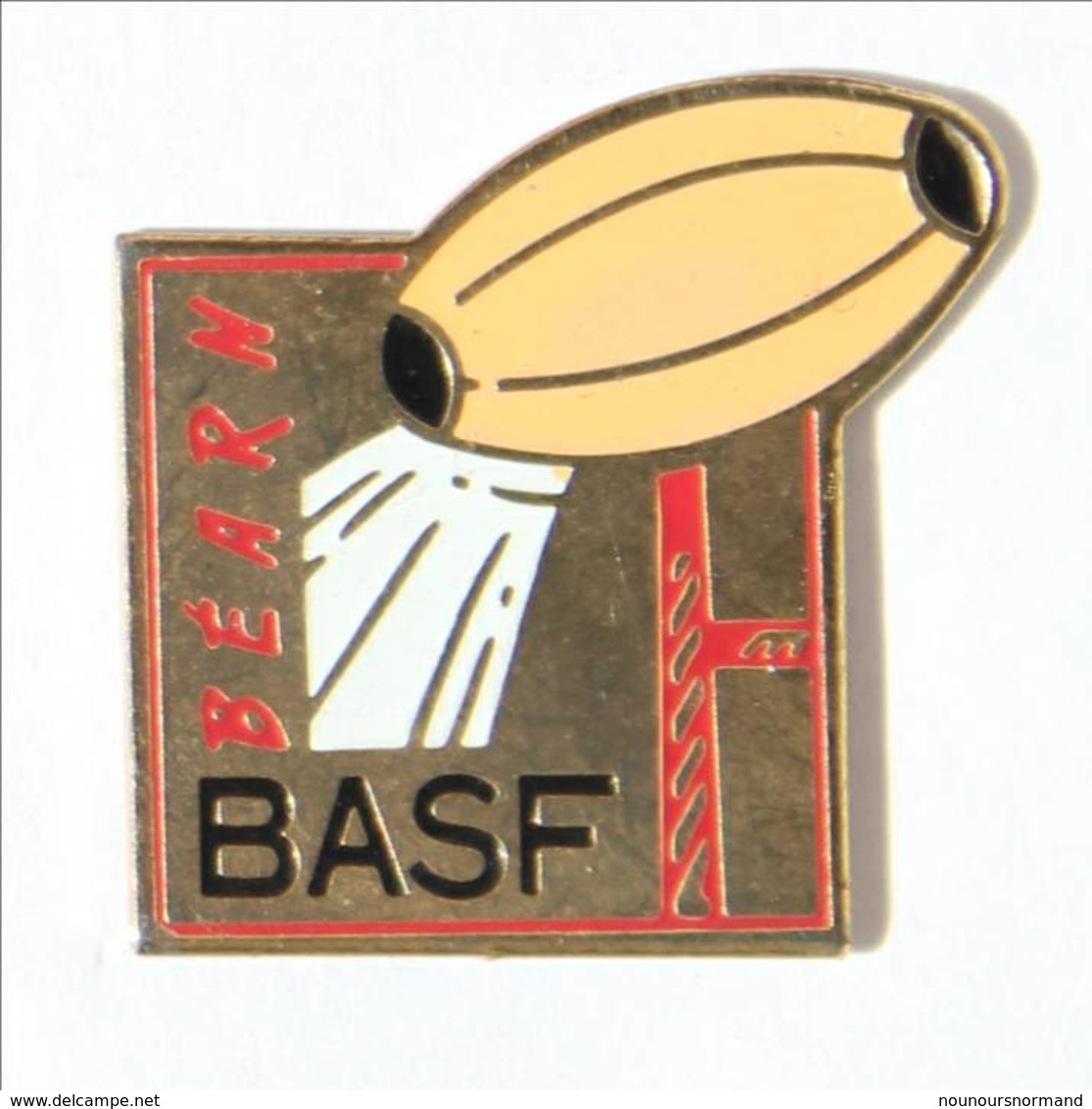 Pin's  BASF BEARN - Section Rugby - Ballon Et Poteaux De Rugby - Opus 99 - I532 - Rugby