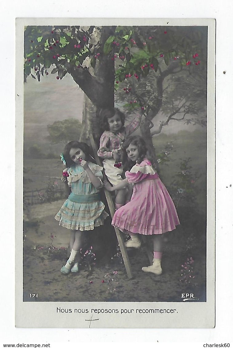 CPA - Carte Photo - Fillette - Enfant - Pommier -  Nous Nous Reposons Pour Recommencer - Scene & Paesaggi