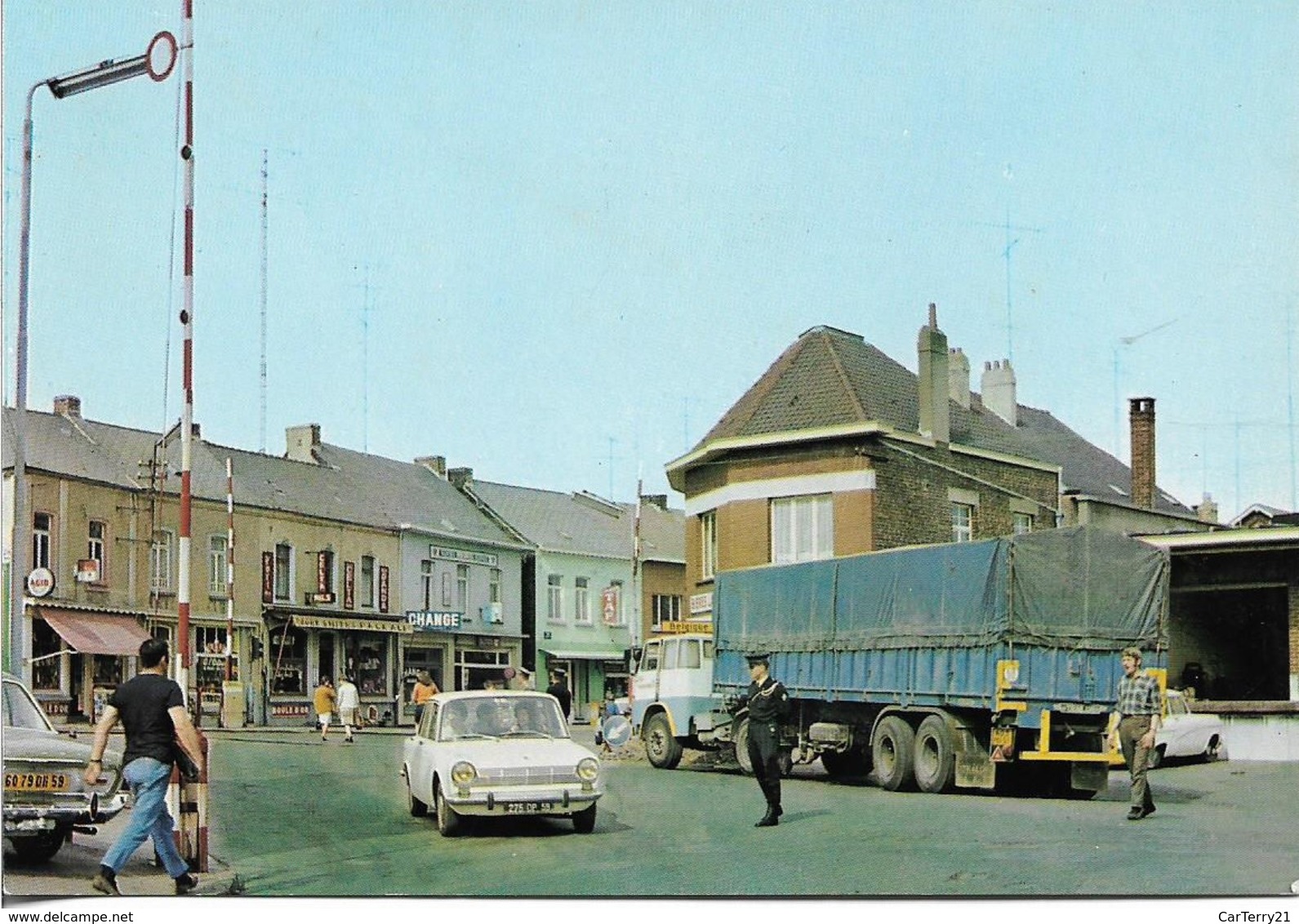 CPSM. JEUMONT. LA DOUANE. VOITURE ANCIENNE, CAMION. - Jeumont