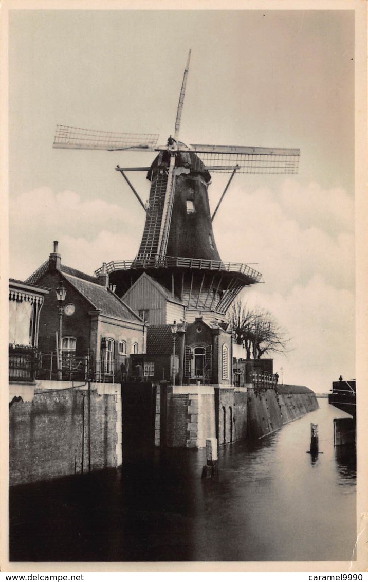 Windmolen Molen Windmill Moulin à Vent  Gorinchem Oliemolen   Echte Fotokaart      L 653 - Windmolens