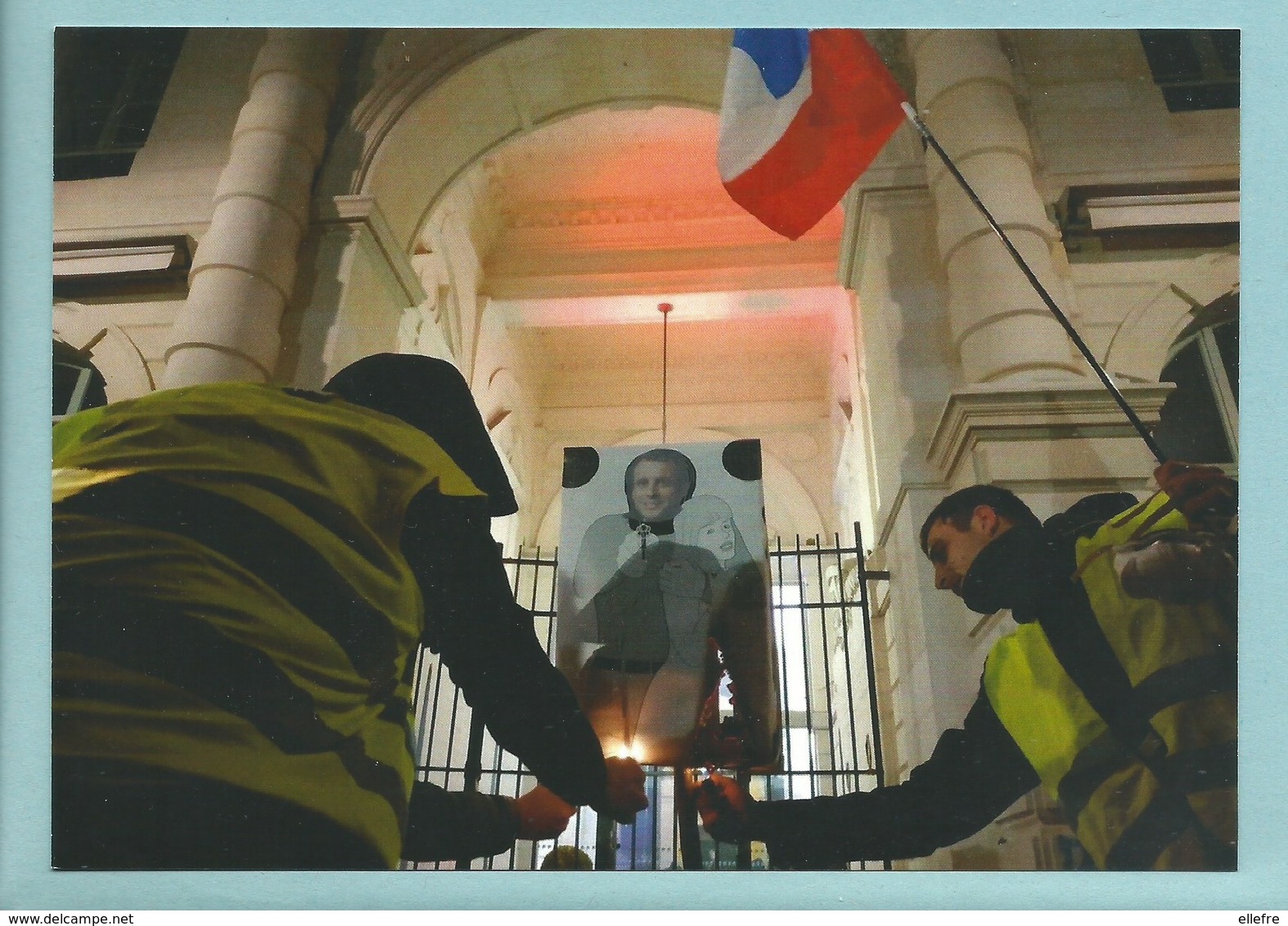 CPM 2019 - PARIS La Révolte Des Gilets Jaunes Mouvement Social - Autres & Non Classés