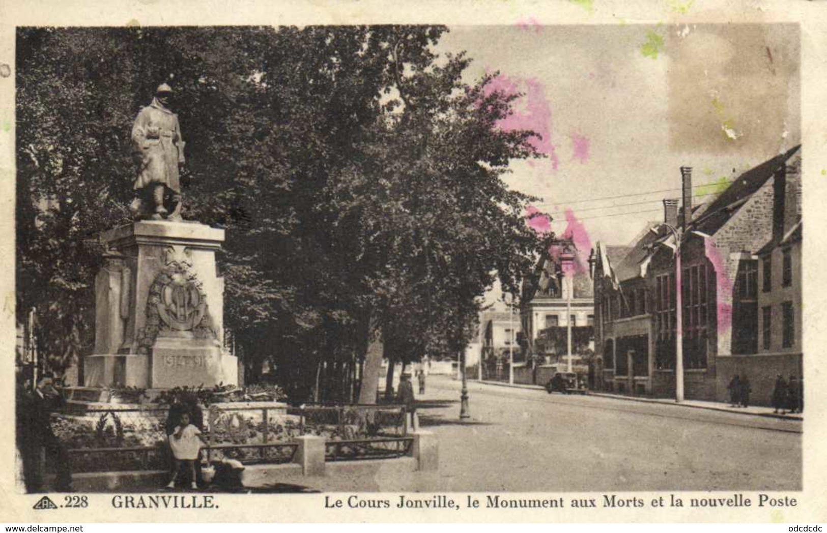 GRANVILLE  Le Cours Joinville ,le Monument Aux Morts Et La Nouvelle Poste  RV - Granville