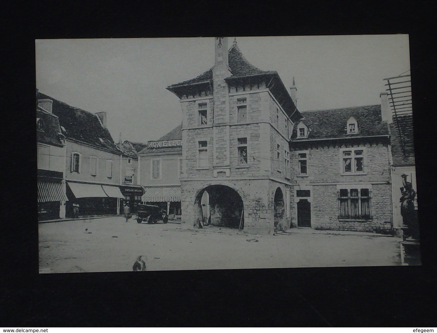 CPA  Gramat. Place De La Halle. Années 1920 / 30. Non Légendée. - Gramat
