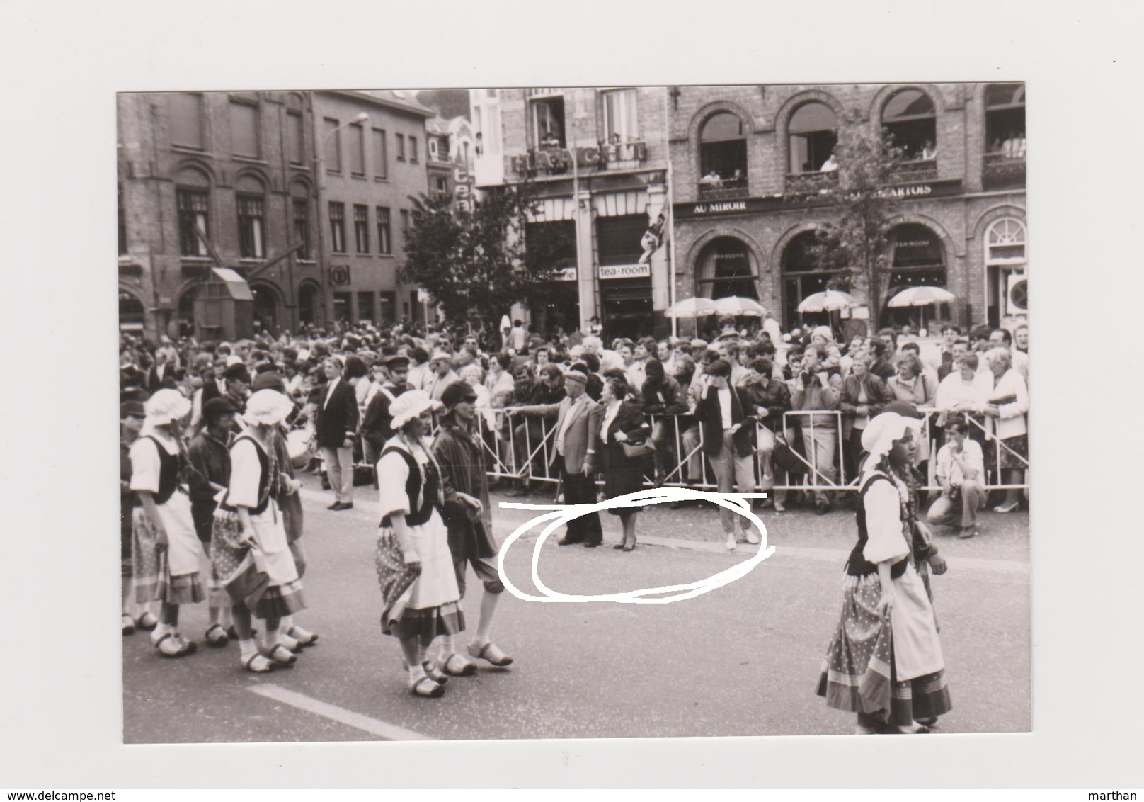 FOTO KATTENSTOET IEPER 1984 (bewerkt Tegen Kopieren) - Personnes Anonymes