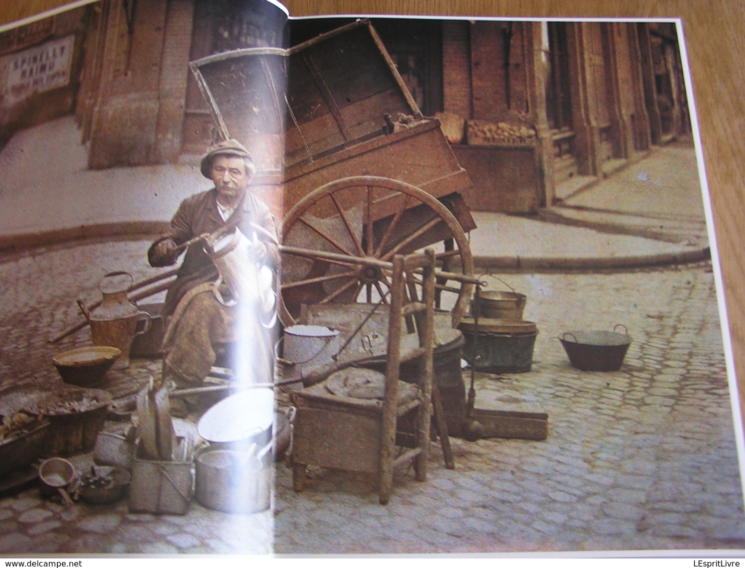 LE TEMPS DES ARTISANS Anciens Métiers Bois Fer Brique Terre Cuite Sabotier Bucheron Maréchal Carrières Tailleur Pierres - Bricolage / Technique