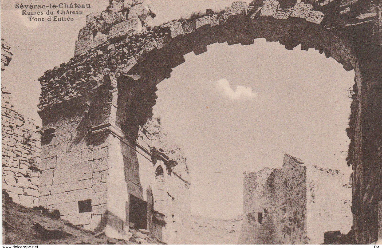 Aveyron : SEVERAC-le-CHATEAU : Ruines Du Chateau - Pont D'entrée - Autres & Non Classés