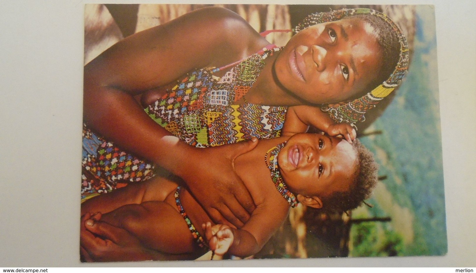 D166667 South Africa - Natal - Young Zulu Girl And Child 1977 - South Africa