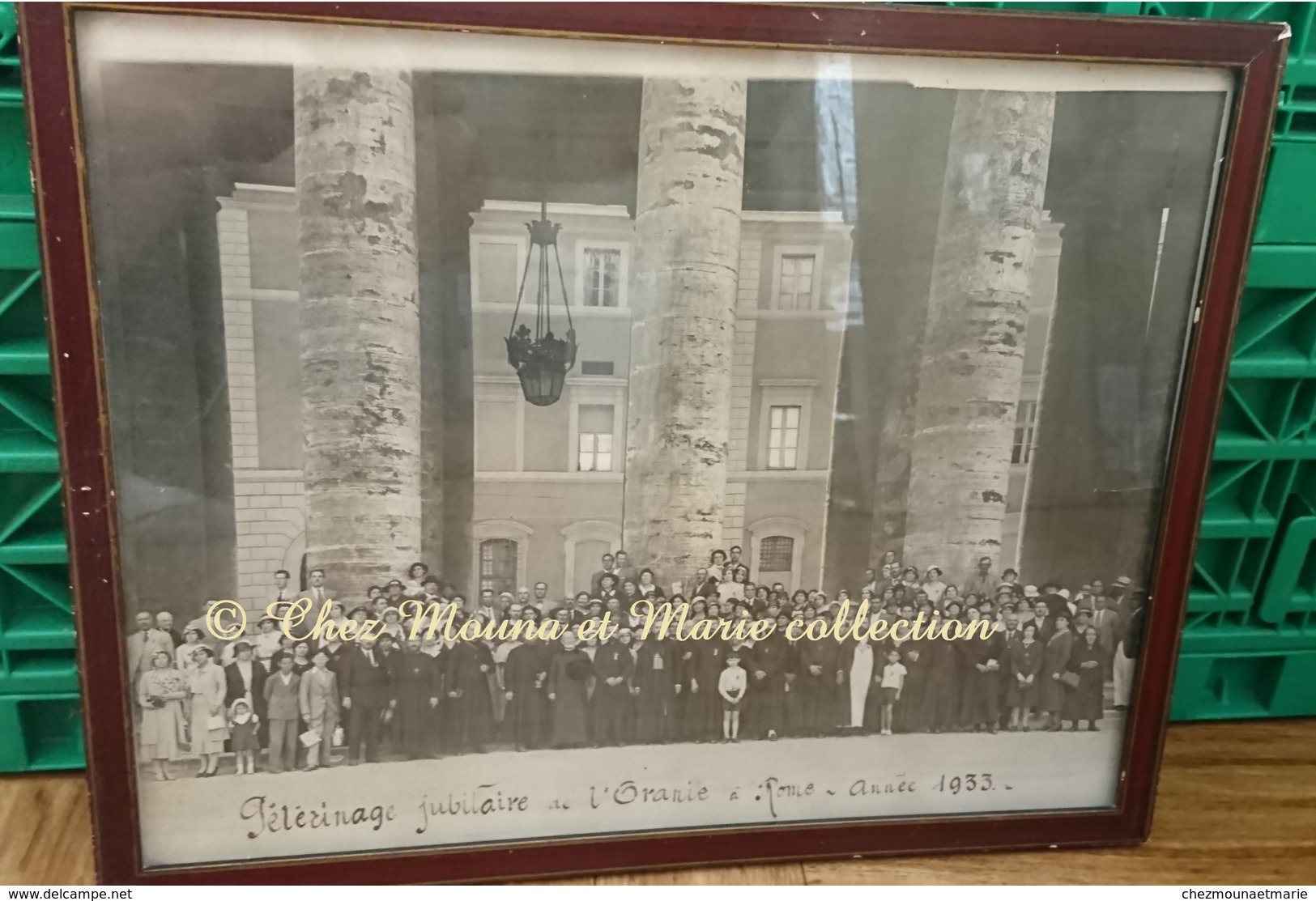 PELERINAGE JUBILAIRE DE L ORANIE A ROME EN 1933 - ITALIE PHOTO SOUS CADRE PISSIO MOSTAGANEM ALGERIE 30X24 CM - Métiers