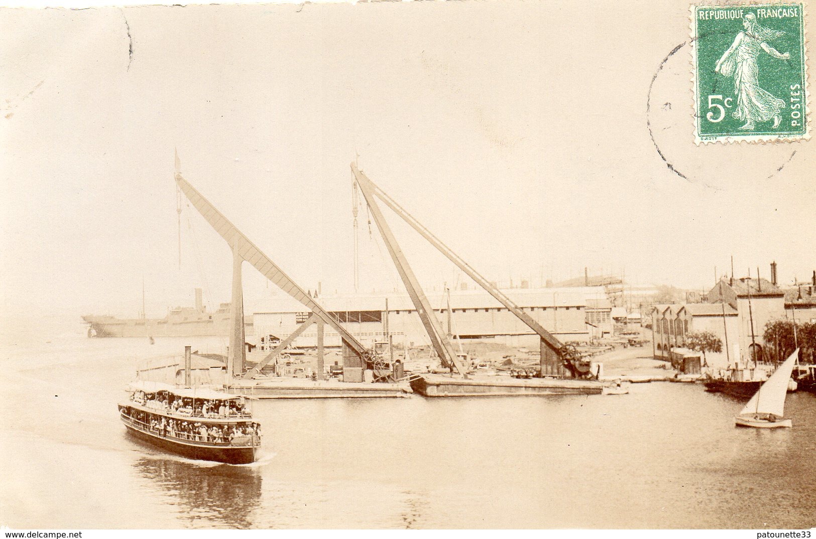 83 LA SEYNE SUR MER CARTE PHOTO DES FORGES ET CHANTIERS DE LA MEDITERRANEE ARRIVEE DU BATEAU DE TOULON     CLICHE UNIQUE - La Seyne-sur-Mer