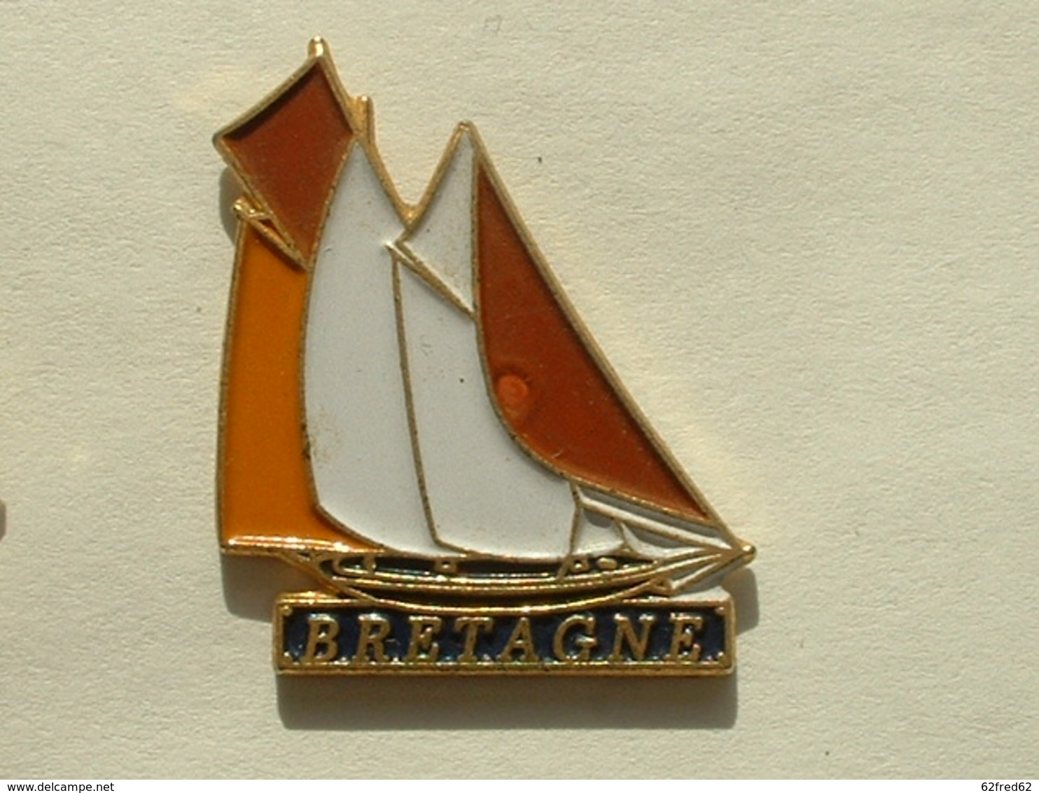 PIN'S BATEAU - BRETAGNE - Bateaux