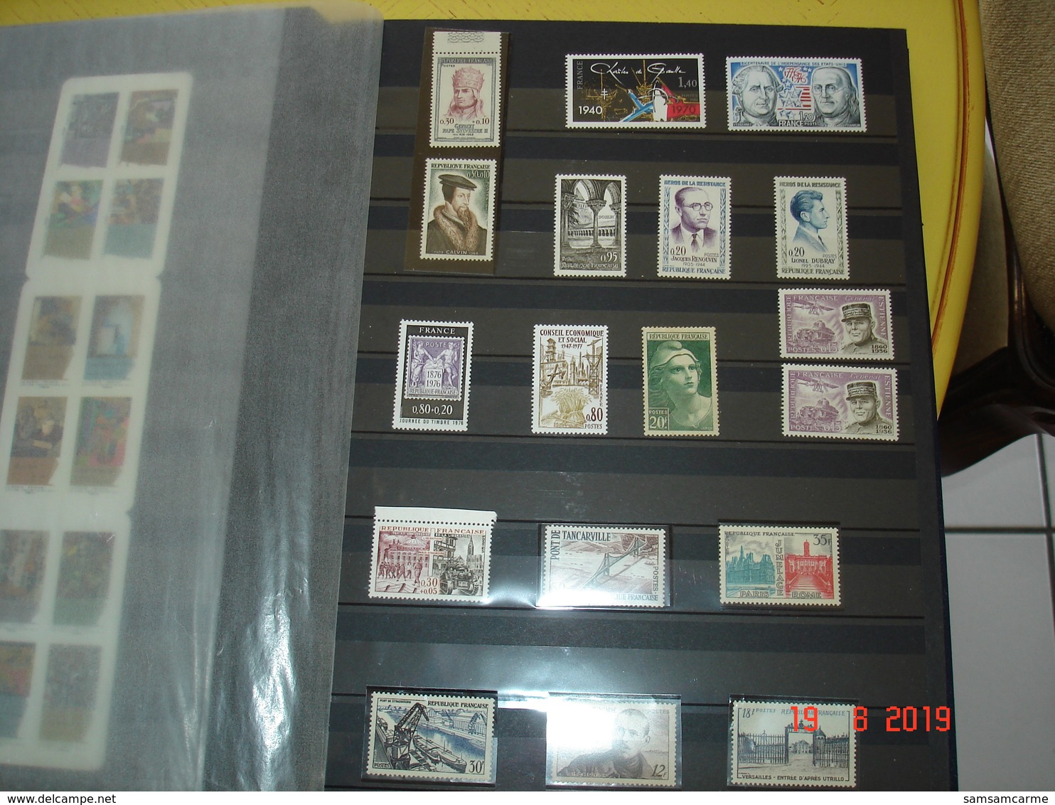 ALBUM CONTENANT TIMBRES,BLOCS FEUILLETS ET CARNETS NON PLIES NEUFS LUXE DE FRANCE  TRES BELLE COTE