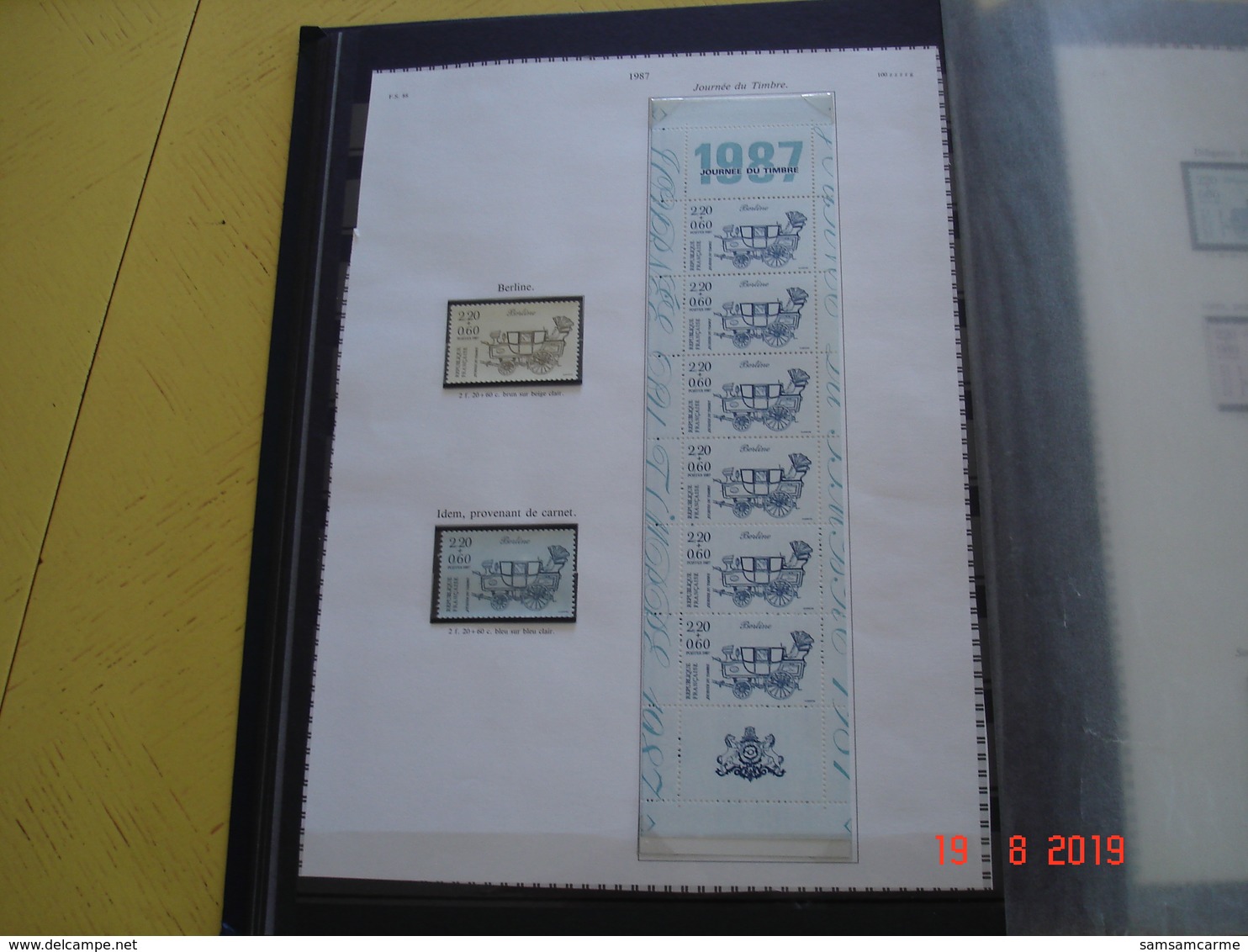 ALBUM CONTENANT TIMBRES,BLOCS FEUILLETS ET CARNETS NON PLIES NEUFS LUXE DE FRANCE  TRES BELLE COTE