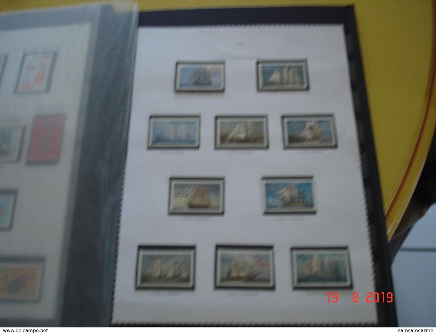 ALBUM CONTENANT TIMBRES,BLOCS FEUILLETS ET CARNETS NON PLIES NEUFS LUXE DE FRANCE  TRES BELLE COTE