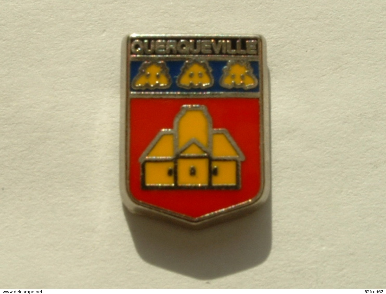 PIN'S QUERQUEVILLE - MANCHE - NORMANDIE - BLASON - ZAMAC - Villes