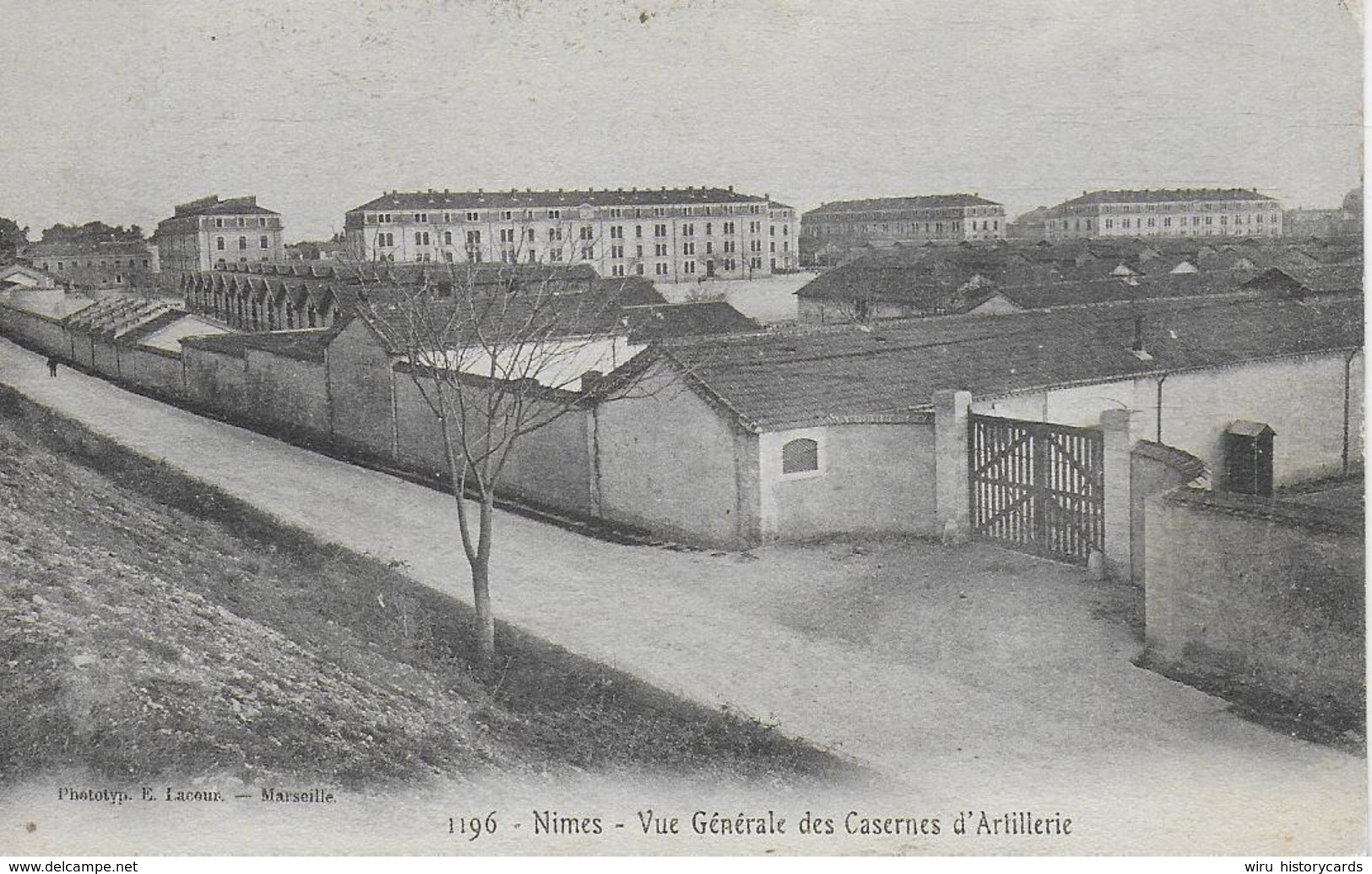 AK 0303  Nimes - Vue Générale Des Casernes D' Artillerie Um 1910-20 - Casernes