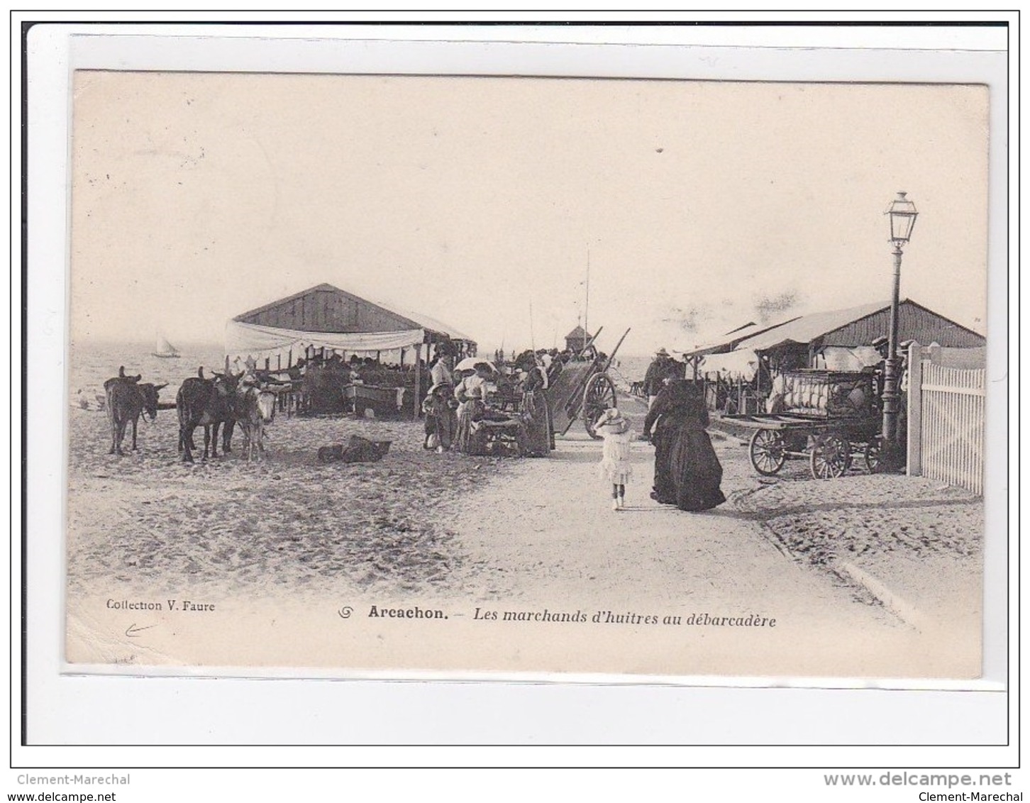 ARCACHON : Les Marchands D'huitres Au Debarcadere - Etat - Arcachon